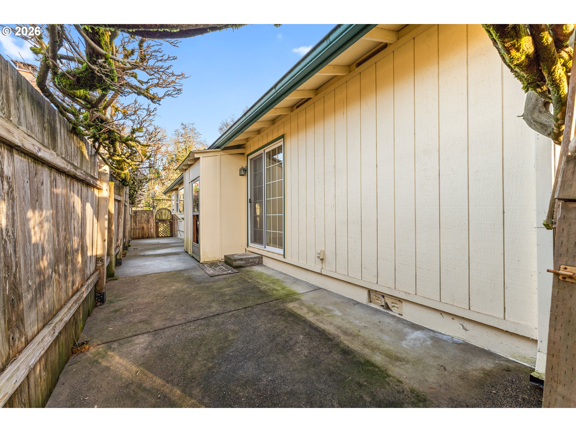 624 South 12th Street St. Helens, OR 97051 - Photo 35 of 45 a view of a garage