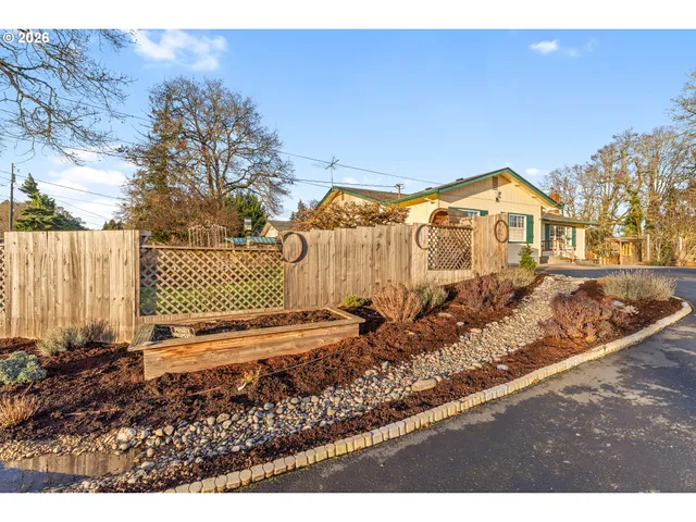 $425,000 | 624 South 12th Street, St. Helens, OR 97051