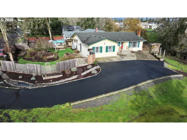 $425,000 | 624 South 12th Street, St. Helens, OR 97051