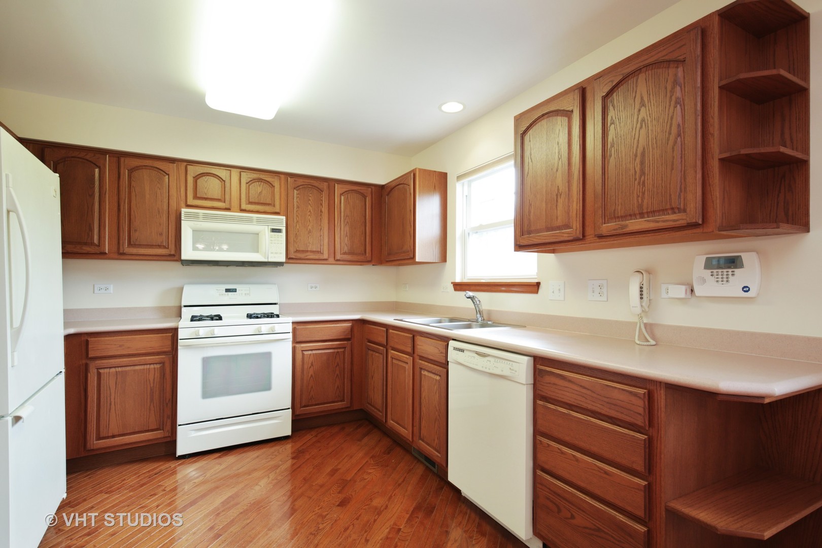 113 Samuel Court Streamwood, IL 60107 - Photo 2 of 10