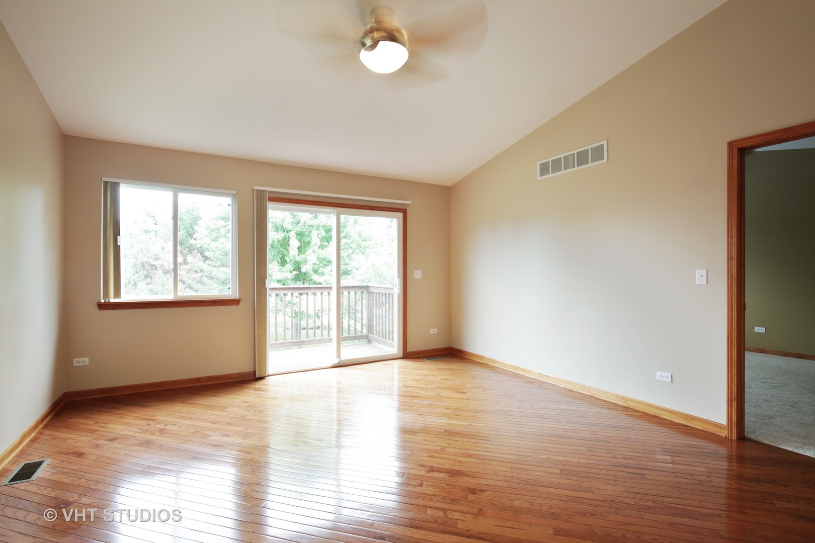 113 Samuel Court Streamwood, IL 60107 - Photo 5 of 10