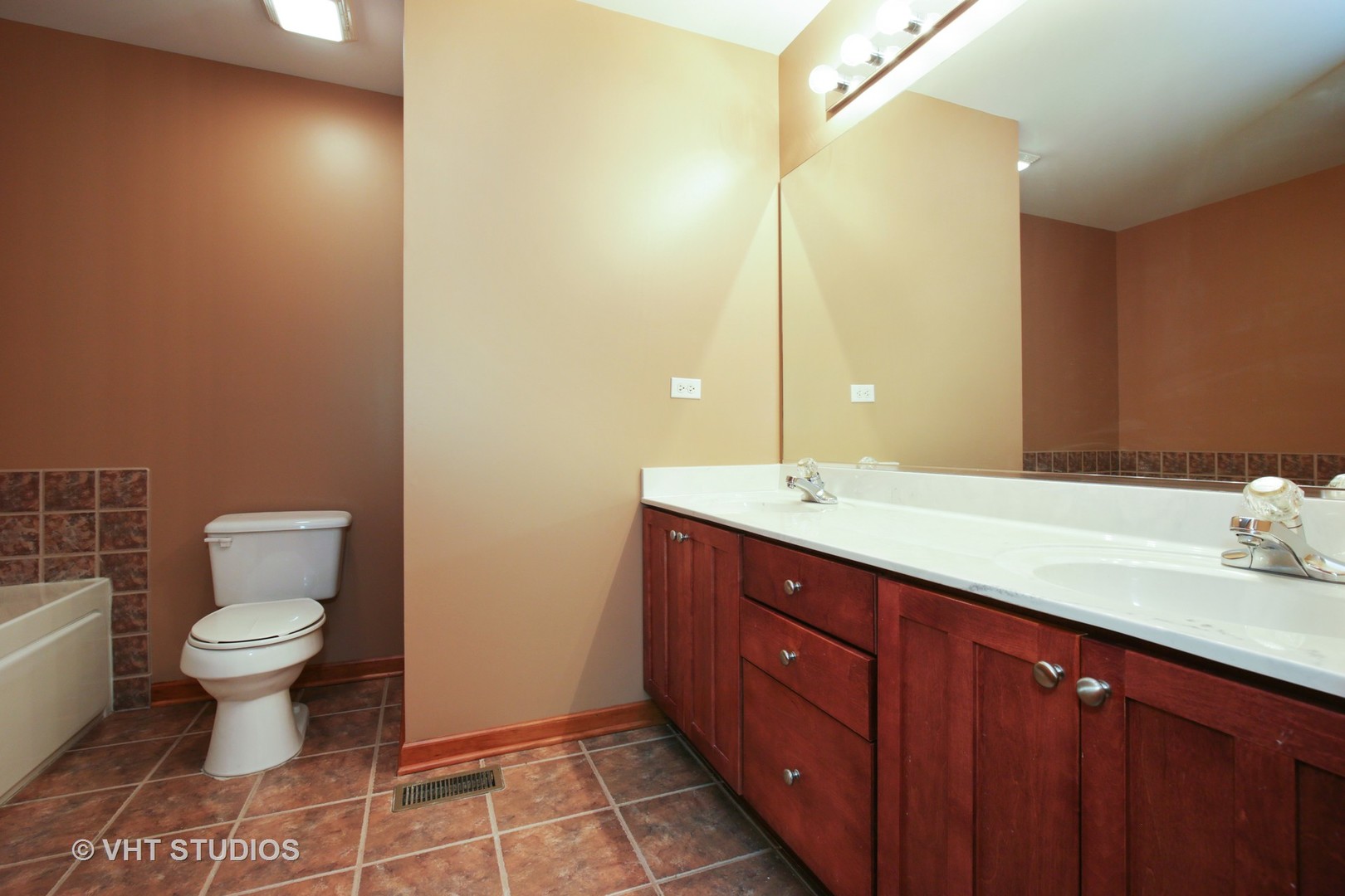 113 Samuel Court Streamwood, IL 60107 - Photo 7 of 10