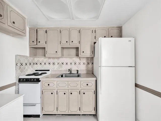 $149,900 | 2430 Northeast 135th Street, Unit 300, North Miami, FL 33181