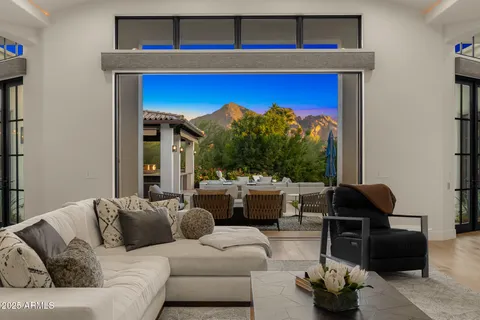 $6,490,000 | 6650 North Hillside Drive, Paradise Valley, AZ 85253