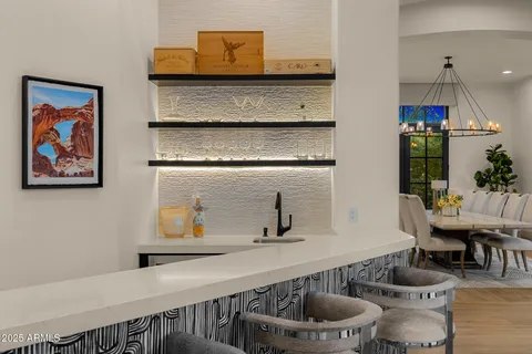 $6,490,000 | 6650 North Hillside Drive, Paradise Valley, AZ 85253