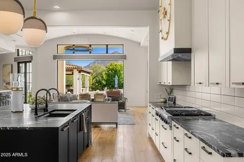 $6,490,000 | 6650 North Hillside Drive, Paradise Valley, AZ 85253