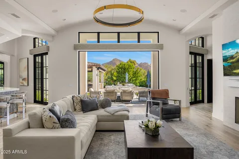 $6,490,000 | 6650 North Hillside Drive, Paradise Valley, AZ 85253