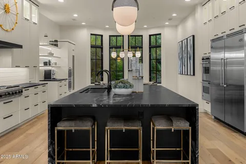 $6,490,000 | 6650 North Hillside Drive, Paradise Valley, AZ 85253