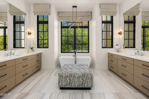 $6,490,000 | 6650 North Hillside Drive, Paradise Valley, AZ 85253