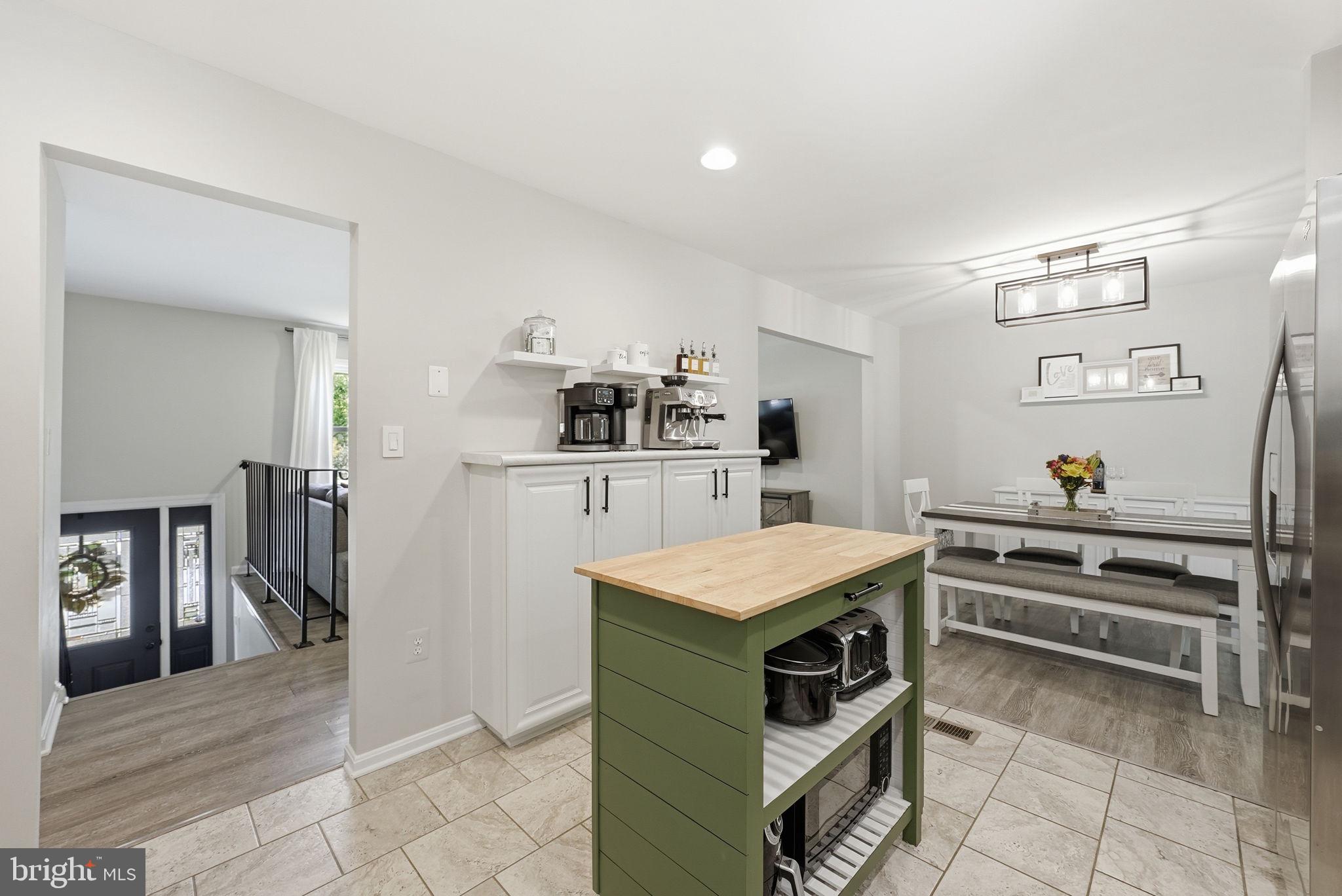 1811 Cranberry Lane Reston, VA 20191 - Photo 9 of 36 Kitchen
