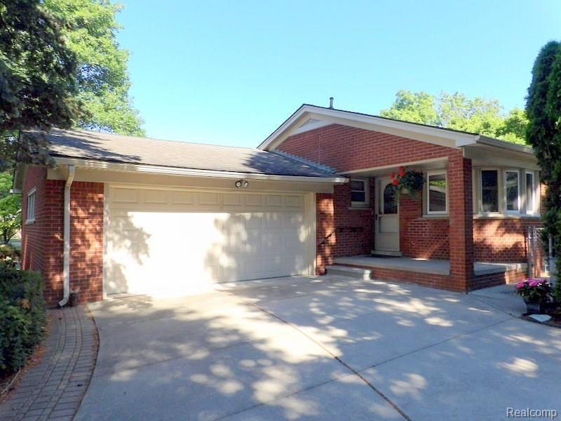 10453 Reeck Road Allen Park, MI 48101 - Photo 8 of 63 102_2074.JPG