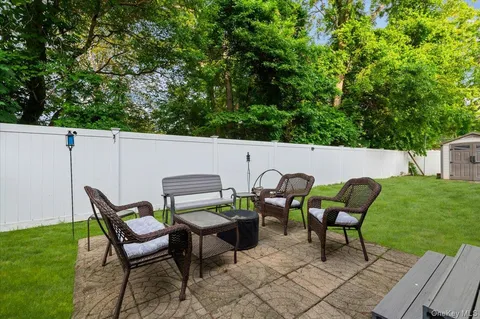 $749,999 | 7 Maple Avenue, Holbrook, NY 11741