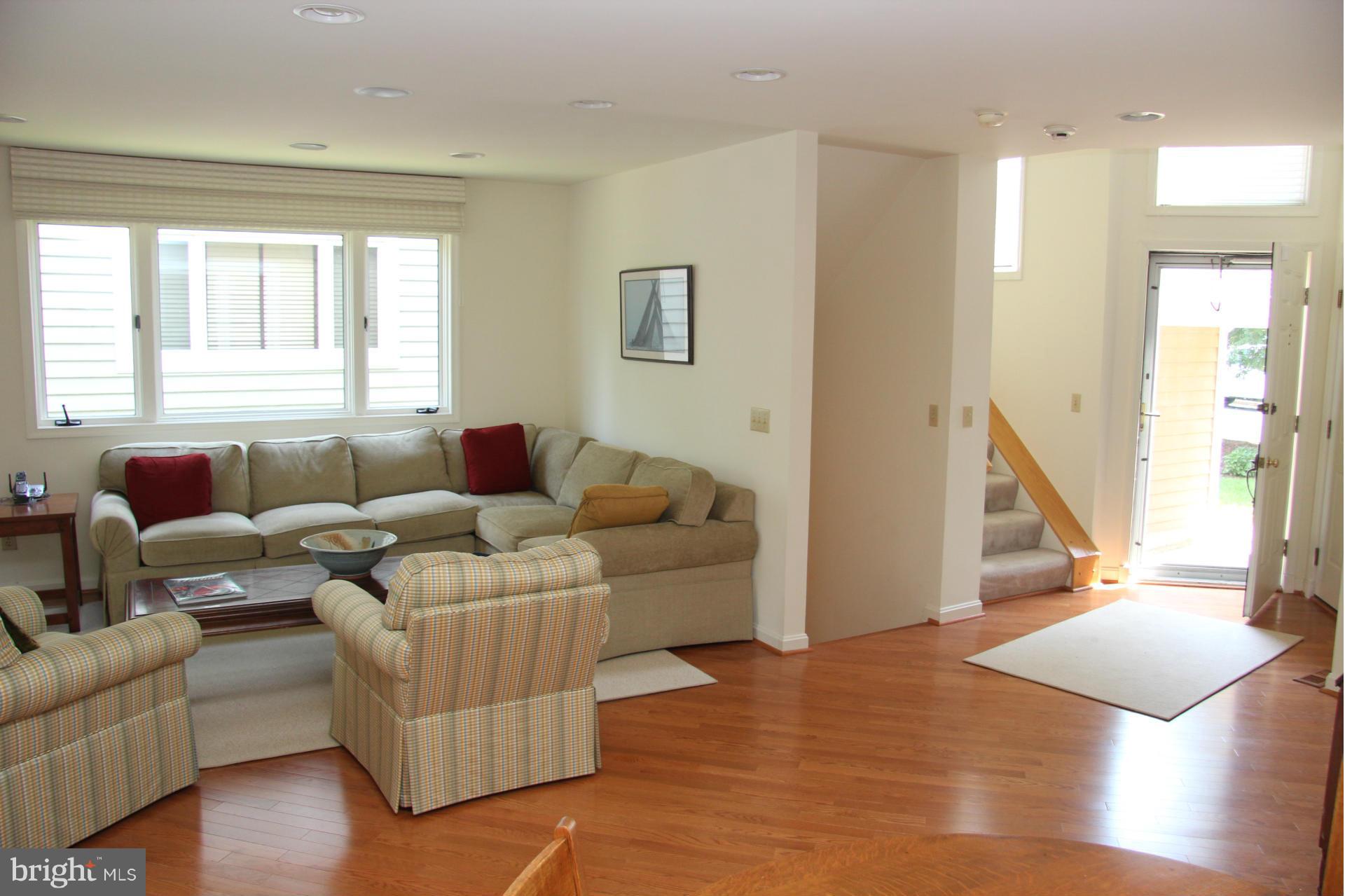 1006 Blackwell Road Annapolis, MD 21403 - Photo 2 of 30 Living Room