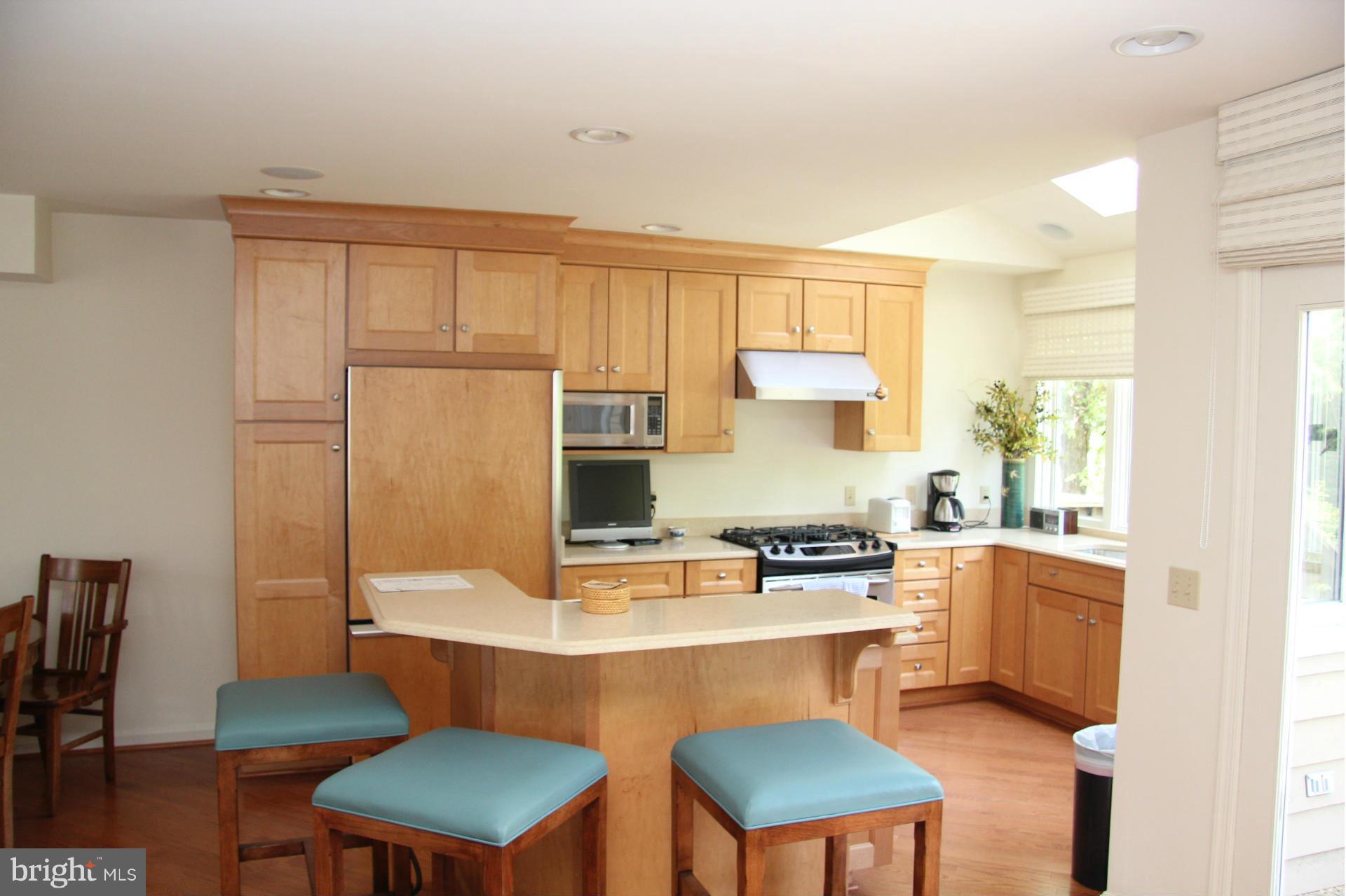 1006 Blackwell Road Annapolis, MD 21403 - Photo 3 of 30 Kitchen