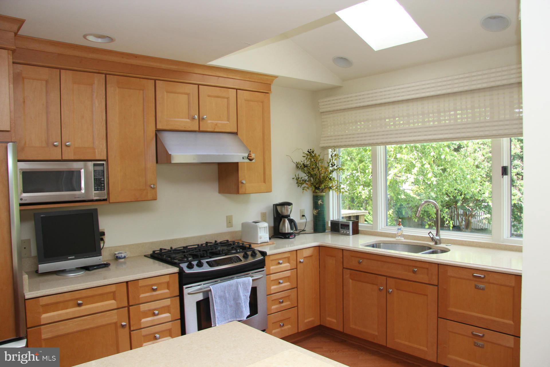 1006 Blackwell Road Annapolis, MD 21403 - Photo 10 of 30 Kitchen