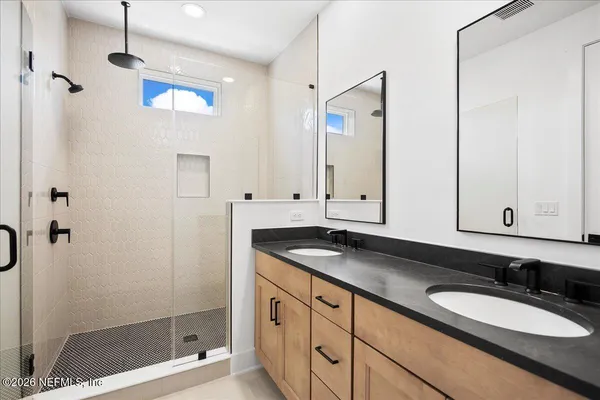 $3,350 | 1928 Prudential Drive, Jacksonville, FL 32207