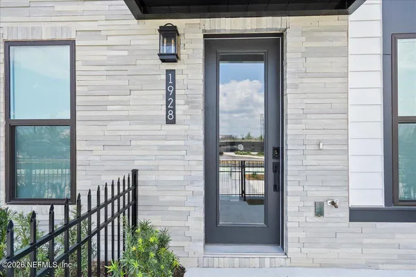 $3,350 | 1928 Prudential Drive, Jacksonville, FL 32207