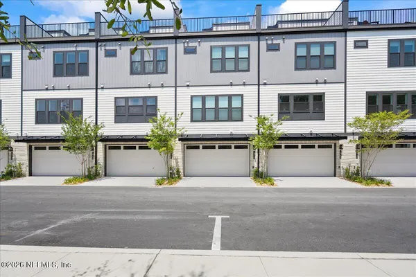 $3,350 | 1928 Prudential Drive, Jacksonville, FL 32207