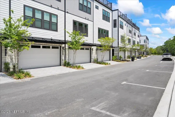 $3,350 | 1928 Prudential Drive, Jacksonville, FL 32207