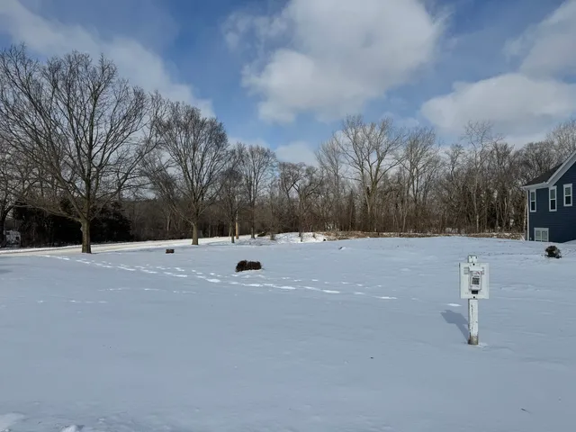 $85,000 | 40729 North N Newport Drive, Antioch, IL 60002