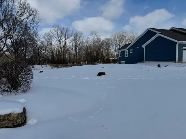 $85,000 | 40729 North N Newport Drive, Antioch, IL 60002