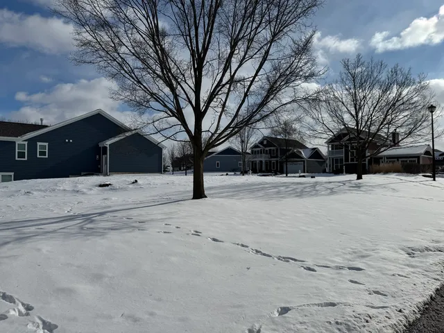 $85,000 | 40729 North N Newport Drive, Antioch, IL 60002