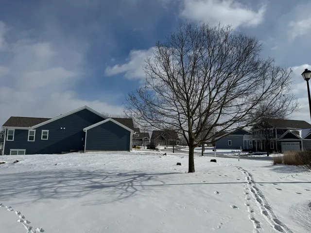 $85,000 | 40729 North N Newport Drive, Antioch, IL 60002