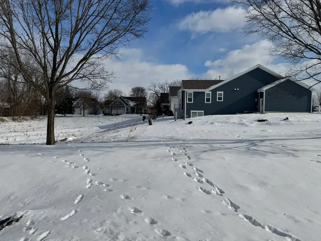 $85,000 | 40729 North N Newport Drive, Antioch, IL 60002