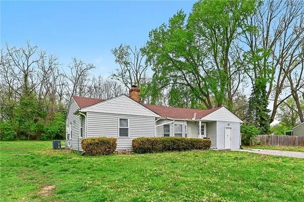 $234,900 | 13308 8th Street, Grandview, MO 64030