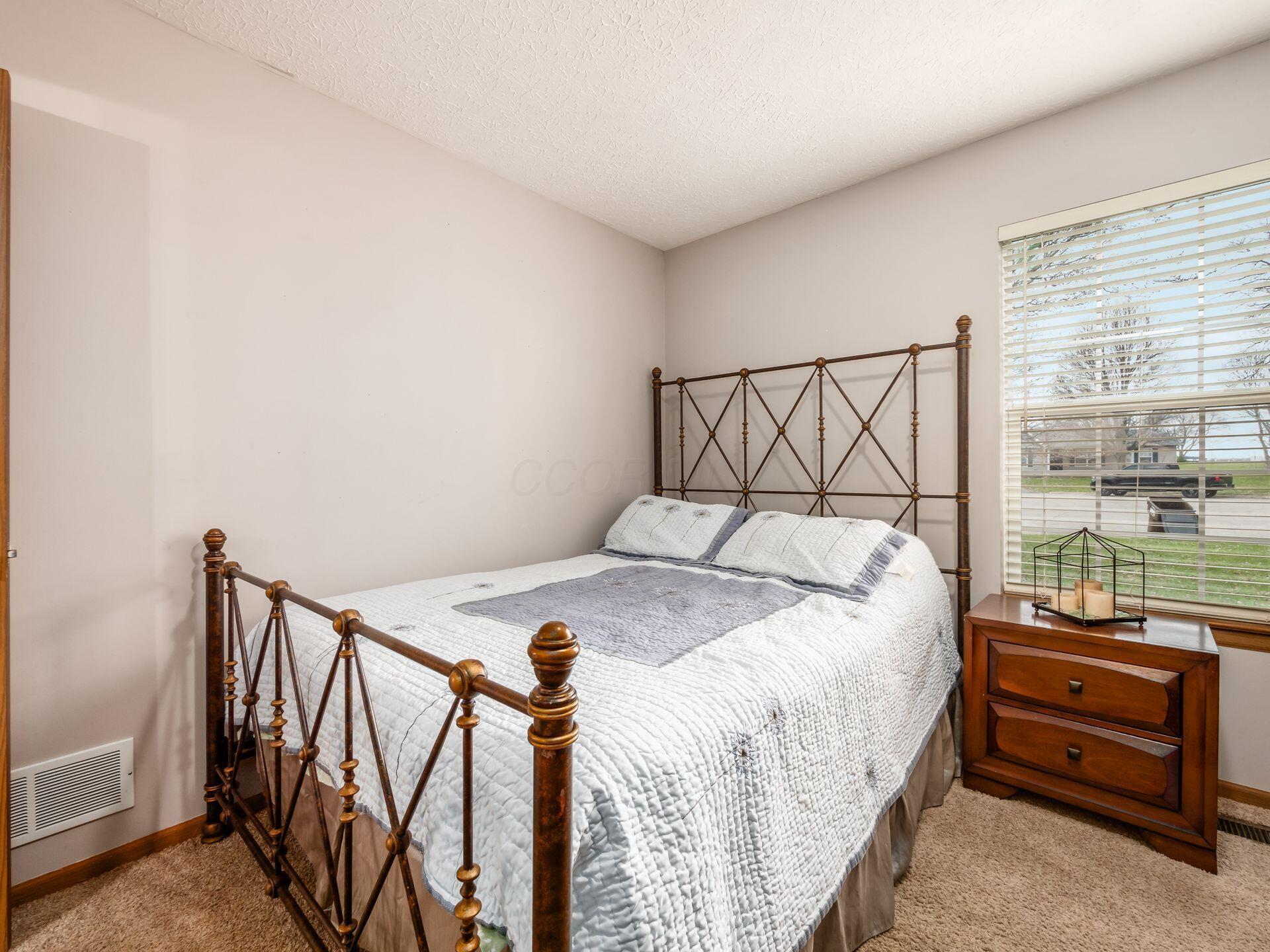 5041 Cook Road Ashville, OH 43103 - Photo 22 of 43 Guest Bedroom 1