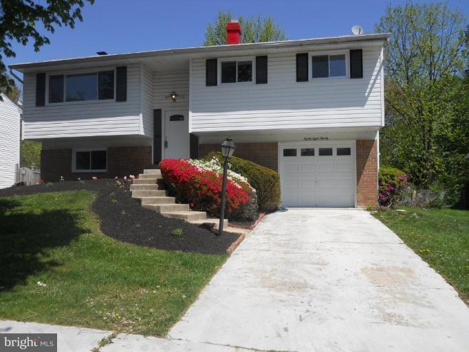 a front view of house with yard