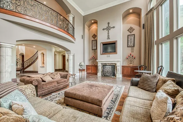 $1,900,000 | 4266 North College Avenue, Fresno, CA 93704