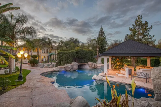 $1,900,000 | 4266 North College Avenue, Fresno, CA 93704