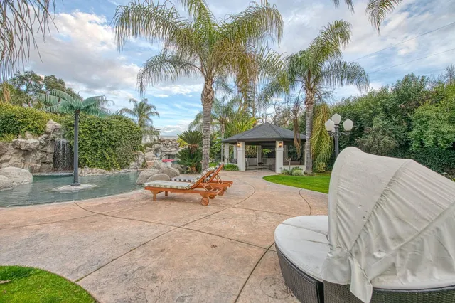 $1,900,000 | 4266 North College Avenue, Fresno, CA 93704