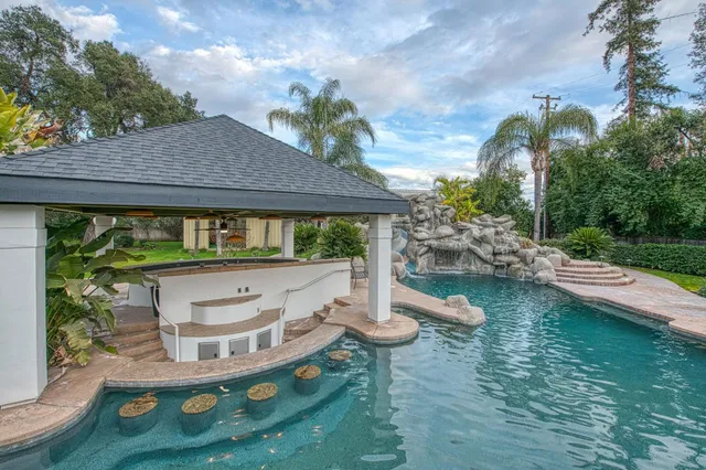 $1,900,000 | 4266 North College Avenue, Fresno, CA 93704