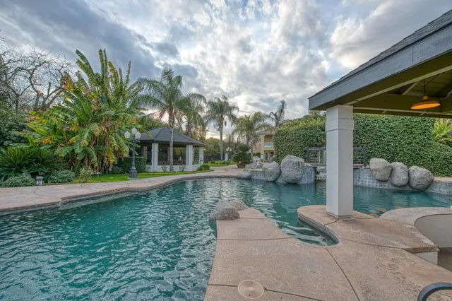 $1,900,000 | 4266 North College Avenue, Fresno, CA 93704