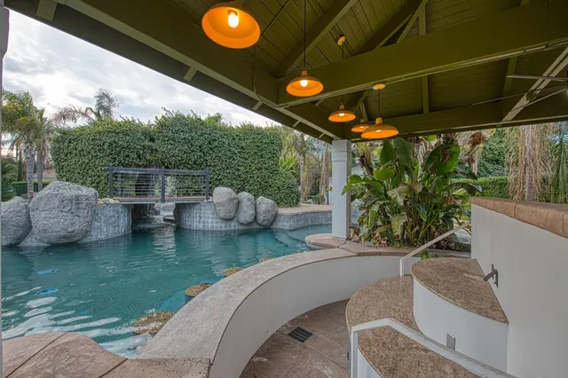 $1,900,000 | 4266 North College Avenue, Fresno, CA 93704