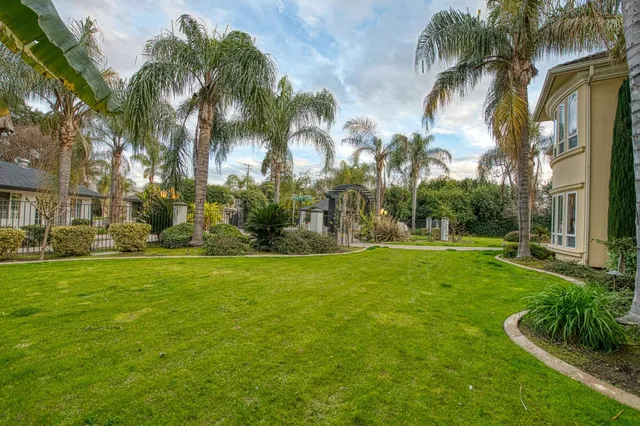 $1,900,000 | 4266 North College Avenue, Fresno, CA 93704