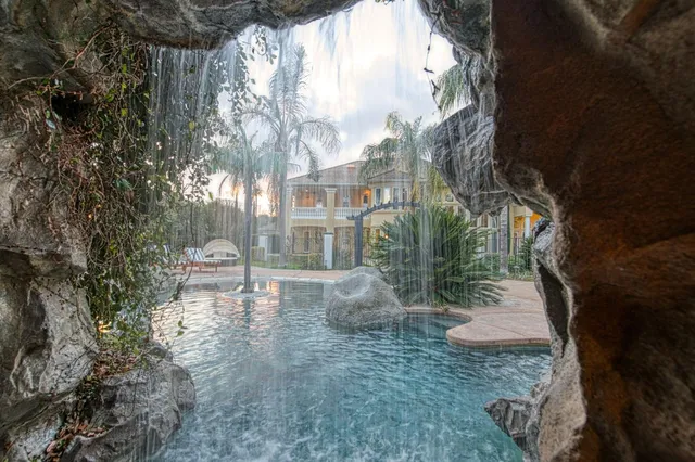 $1,900,000 | 4266 North College Avenue, Fresno, CA 93704