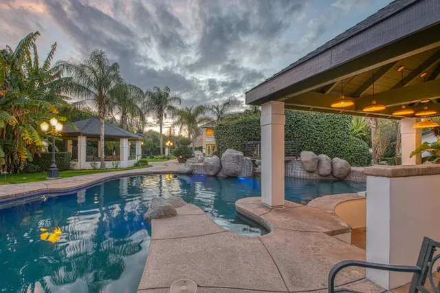 $1,900,000 | 4266 North College Avenue, Fresno, CA 93704