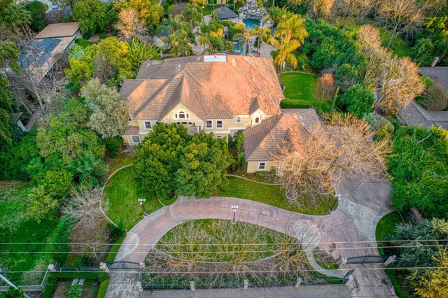 $1,900,000 | 4266 North College Avenue, Fresno, CA 93704