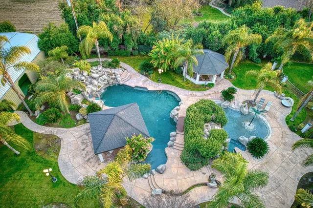 $1,900,000 | 4266 North College Avenue, Fresno, CA 93704