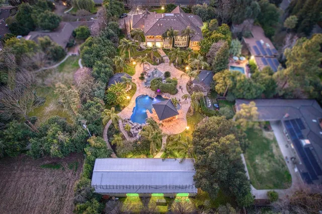 $1,900,000 | 4266 North College Avenue, Fresno, CA 93704