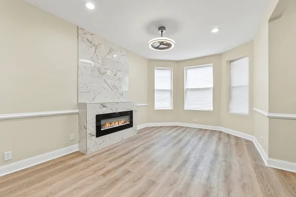 $2,200 | 4704 West Monroe Street, Unit 1, Chicago, IL 60644