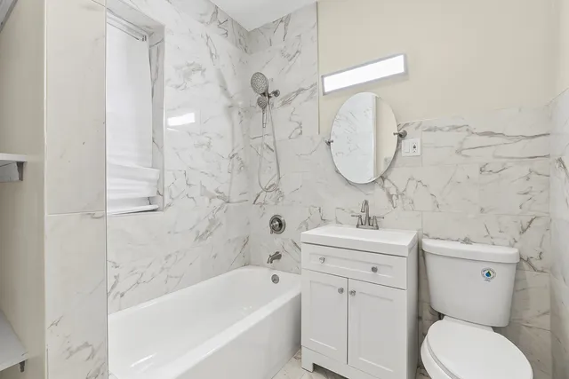 $2,200 | 4704 West Monroe Street, Unit 1, Chicago, IL 60644