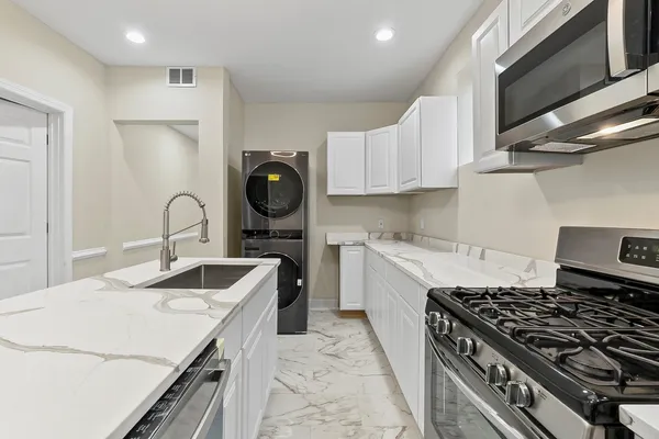 $2,200 | 4704 West Monroe Street, Unit 1, Chicago, IL 60644