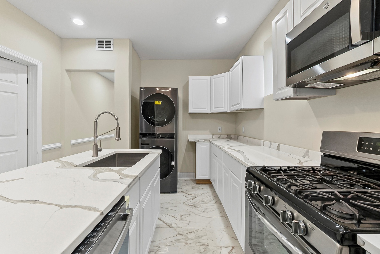 4704 West Monroe Street, Unit 1 Chicago, IL 60644 - Photo 3 of 21