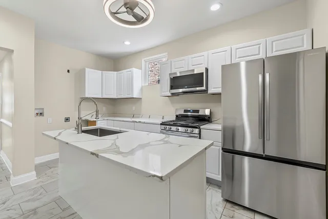 $2,200 | 4704 West Monroe Street, Unit 1, Chicago, IL 60644