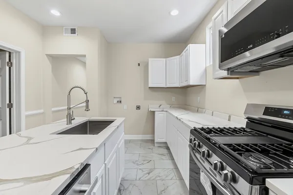 $2,200 | 4704 West Monroe Street, Unit 1, Chicago, IL 60644