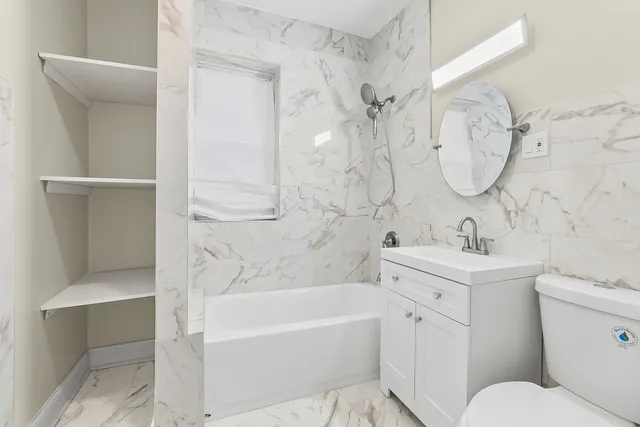 $2,200 | 4704 West Monroe Street, Unit 1, Chicago, IL 60644